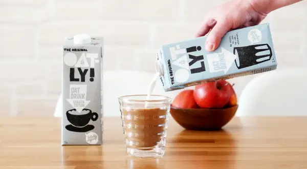 Które mleko roślinne do kawy zapewni najlepszy smak i piankę?