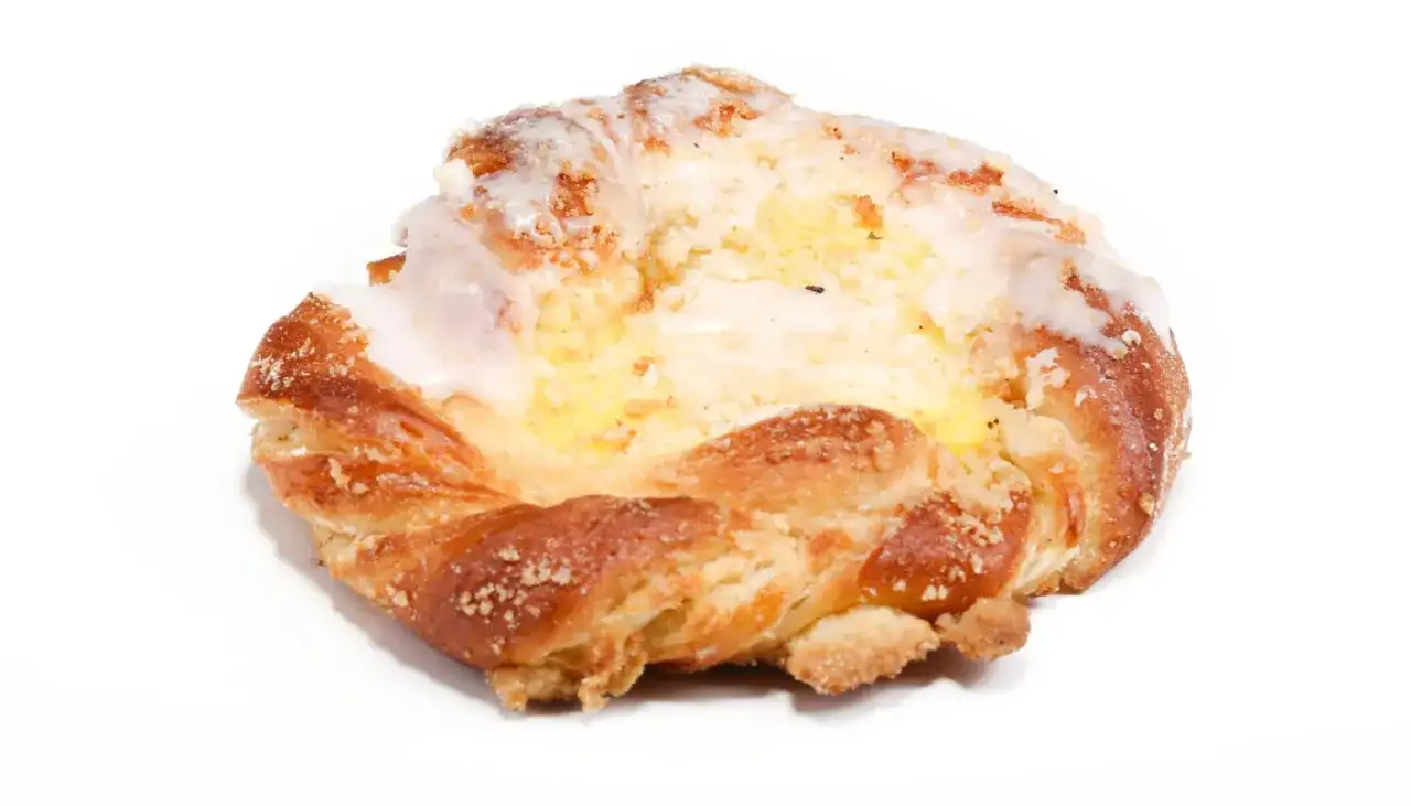Drożdżówka z marmoladą: ile ma kalorii i jak wpłynie na dietę?