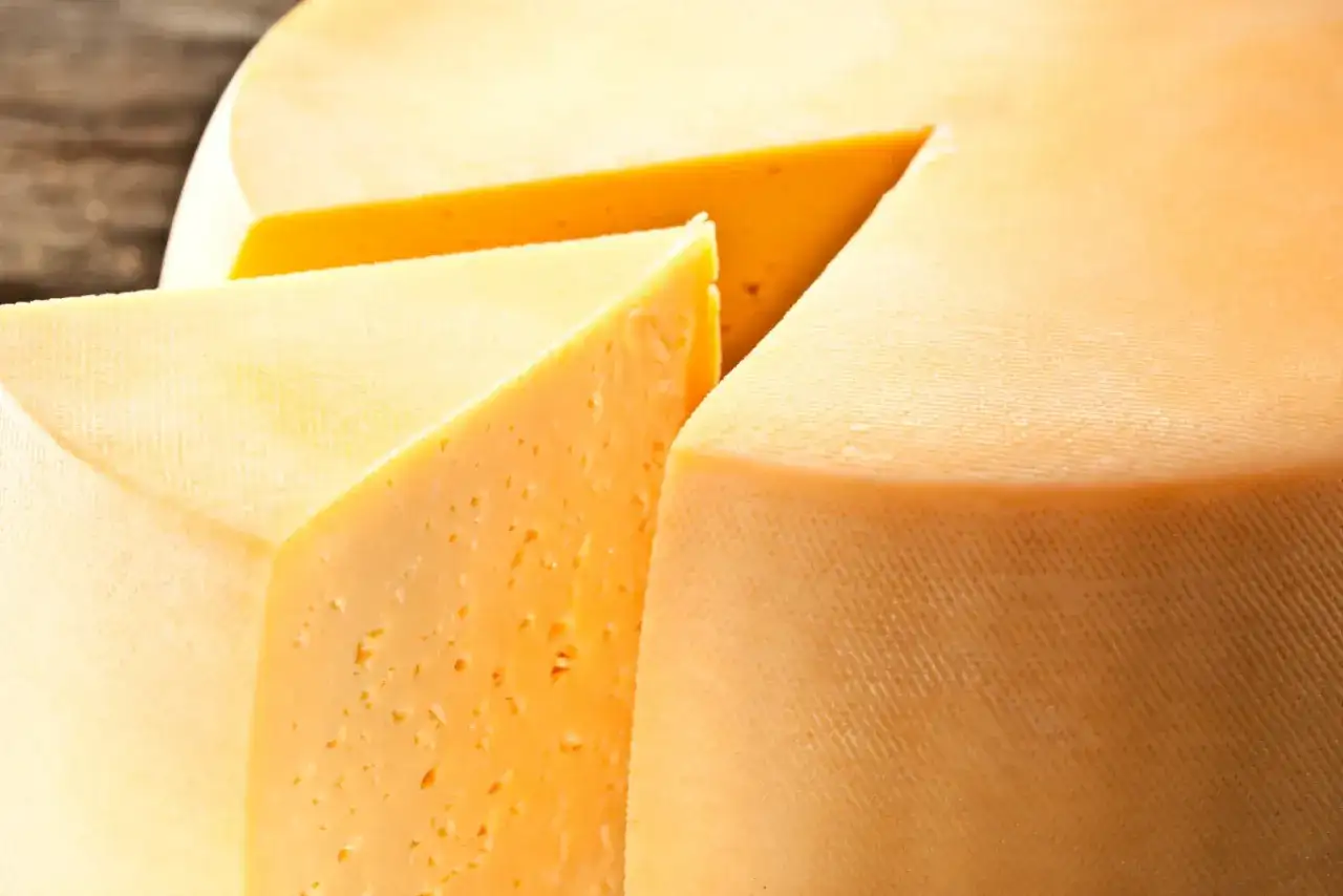 Ser Gouda: kalorie, skład i wpływ na dietę - poznaj fakty
