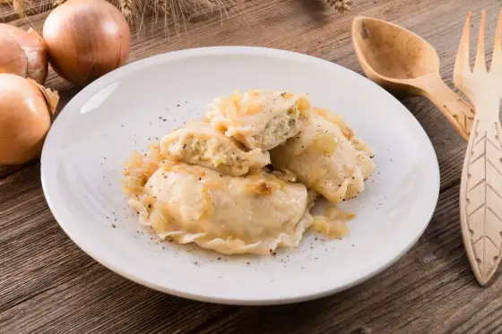 Pierogi z mięsem: kalorie, makroskładniki i wpływ smażenia